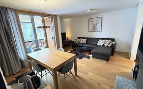 Beautiful Sunny New 1 Bed Apt